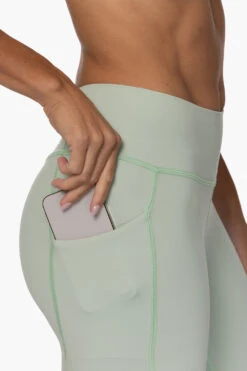 Mundaka Mid-Rise Leggings - Pistachio -Outlet Aqua Surf Wears Store Activewear Bottoms Mundaka Pistachio CloseUp Karol 101822