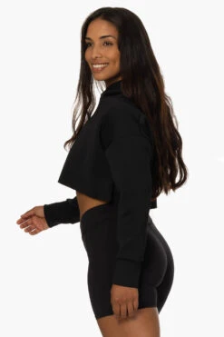 Cardiff Cropped Hoodie - Black 10 Cardiff Cropped Hoodie - Black -Outlet Aqua Surf Wears Store Activewear Tops Tia Collection Solid Cardiff Black SideBack KianiSouza 112222