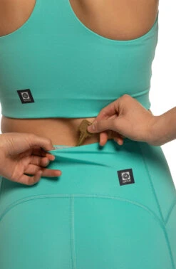 Tori Crop Legging -Outlet Aqua Surf Wears Store Activewear Bottoms Tori Solid Detail Turq Christine 042221 3e605349 a943 46eb 88fa 158ffebf8859