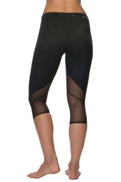 Byron Capri Leggings -Outlet Aqua Surf Wears Store BYRON BLK B 031618 1793d39b c4eb 4376 af23 3eb329b861e1