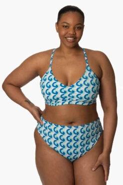 Leandra Bikini Bottom - Dana Point -Outlet Aqua Surf Wears Store Surf Bottoms Leandra Solid Danapoint Front Zarria 010423