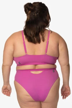 Amelia Bikini Top - Leucadia -Outlet Aqua Surf Wears Store Swim Tops Amelia Solids Leucadia Back CarlyCompton JSD2.23 021023