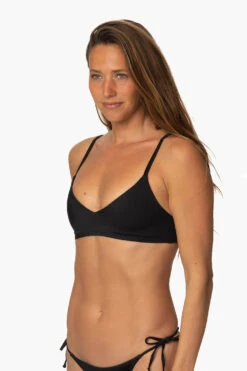 Keramas Bikini Top - Black 5 Keramas Bikini Top - Black -Outlet Aqua Surf Wears Store Swim Tops Keramas Solid Black FrontSide TiaSurf MiskaSykora 021023
