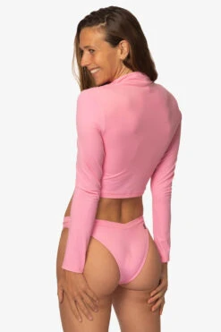 Tofino Long Sleeved Crop 1/4 Zip-up Rashie - Dazzle 7 Tofino Long Sleeved Crop 1/4 Zip-up Rashie - Dazzle -Outlet Aqua Surf Wears Store Swim Tops Tofino Solid Dazzel Back Side TiaSurf MiskaSykora 021023