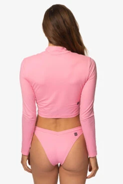 Tofino Long Sleeved Crop 1/4 Zip-up Rashie - Dazzle 6 Tofino Long Sleeved Crop 1/4 Zip-up Rashie - Dazzle -Outlet Aqua Surf Wears Store Swim Tops Tofino Solid Dazzel Back TiaSurf MiskaSykora 021023